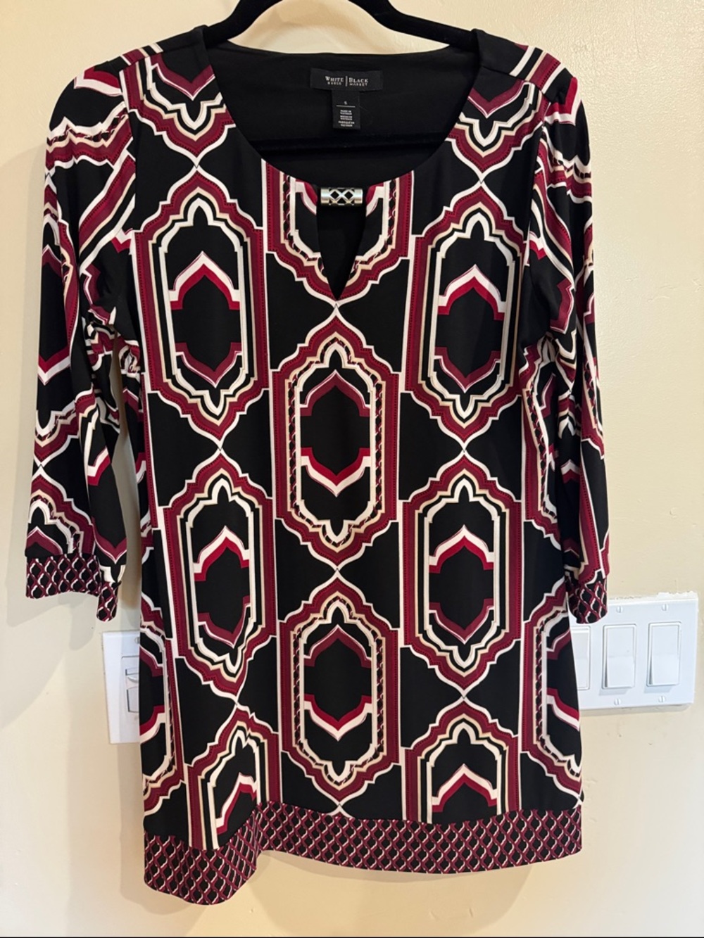 White House Black Market Black & Burgundy Geometric Keyhole Tunic
